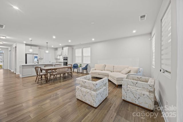 3252 Cheyney Park Drive, Charlotte, NC 28269