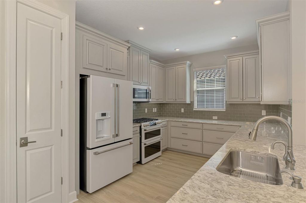 Image 22 of property listing at 5335 CICERONE STREET, Sarasota, FL 34238