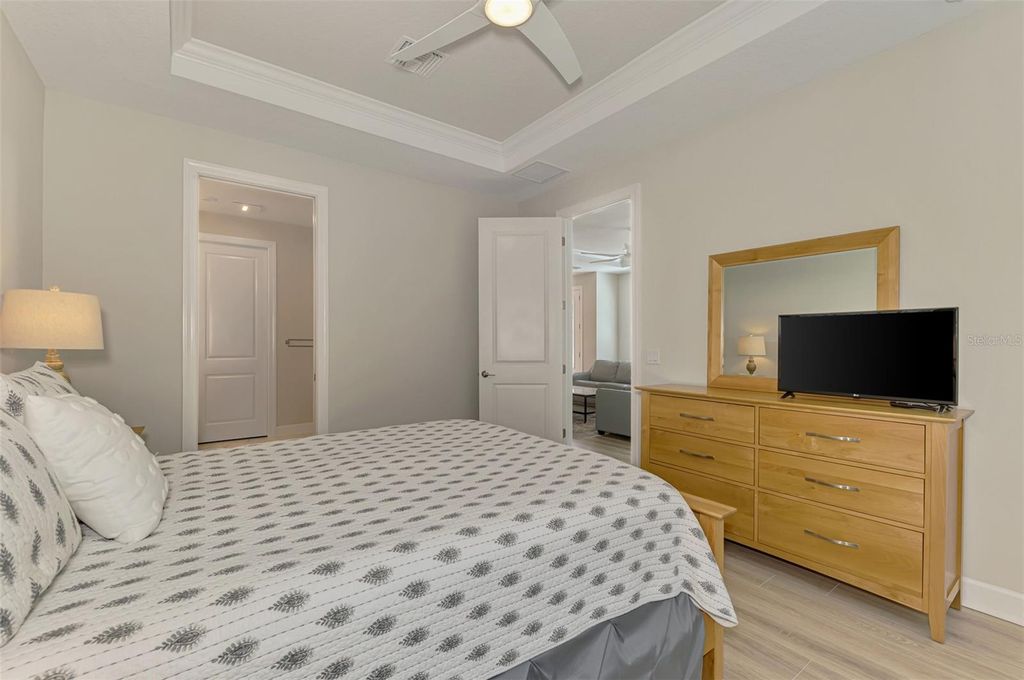 Image 37 of property listing at 5335 CICERONE STREET, Sarasota, FL 34238