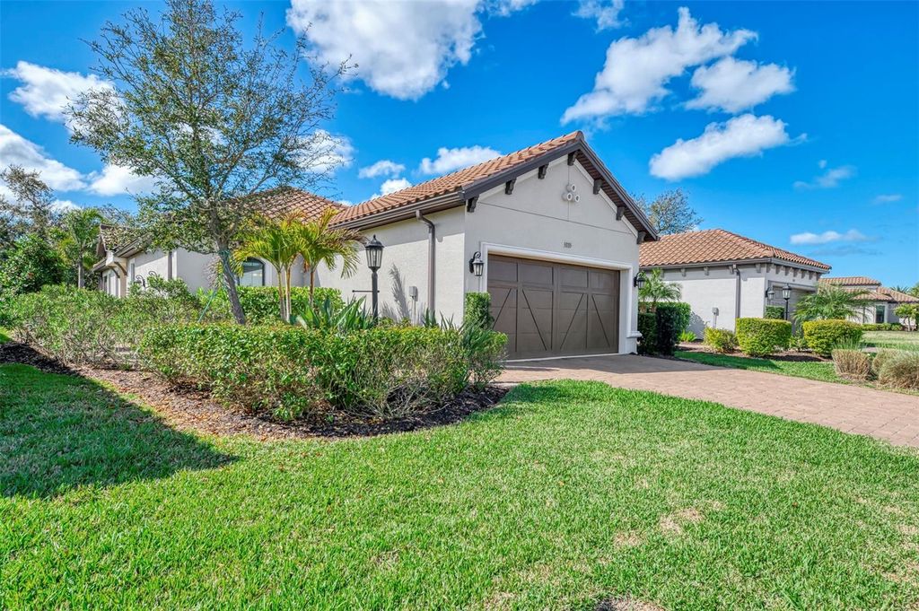 Image 9 of property listing at 5335 CICERONE STREET, Sarasota, FL 34238