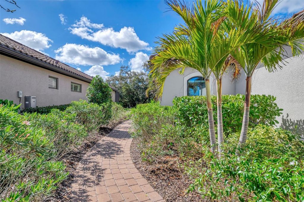 Image 10 of property listing at 5335 CICERONE STREET, Sarasota, FL 34238