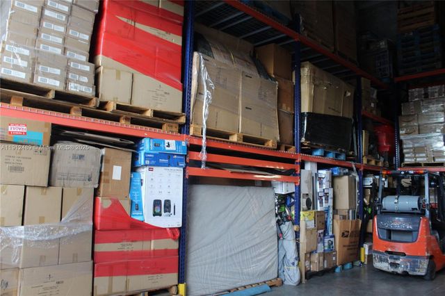 10891 NW 17th St 140, Sweetwater, FL 33172