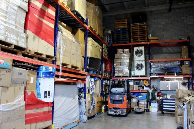 10891 NW 17th St 140, Sweetwater, FL 33172