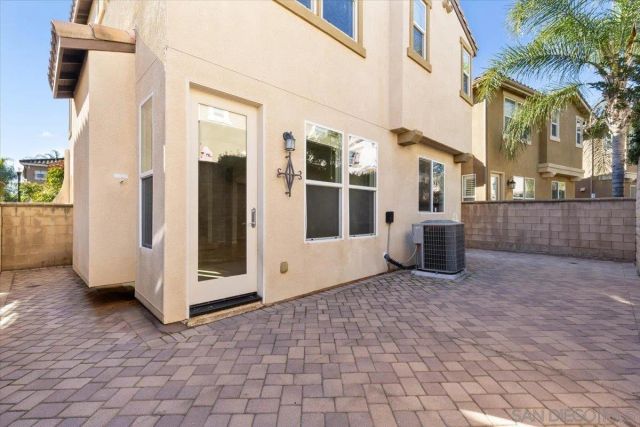 10034 Leavesly Trail, Santee, CA 92071