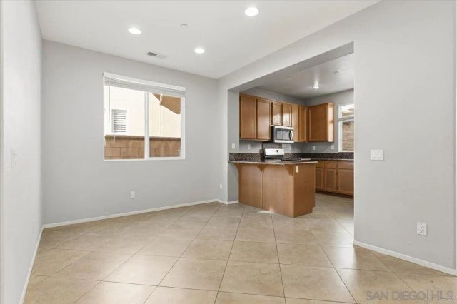 10034 Leavesly Trail, Santee, CA 92071