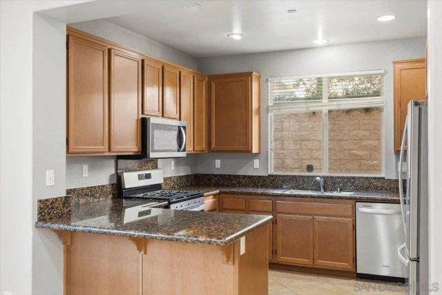 10034 Leavesly Trail, Santee, CA 92071