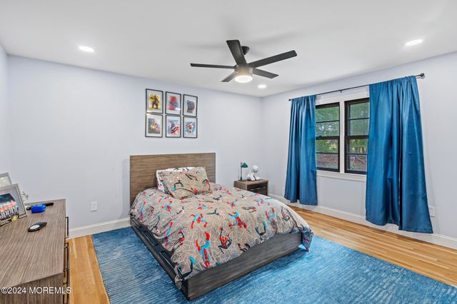 34 Brookside Circle, Marlboro, NJ 07746