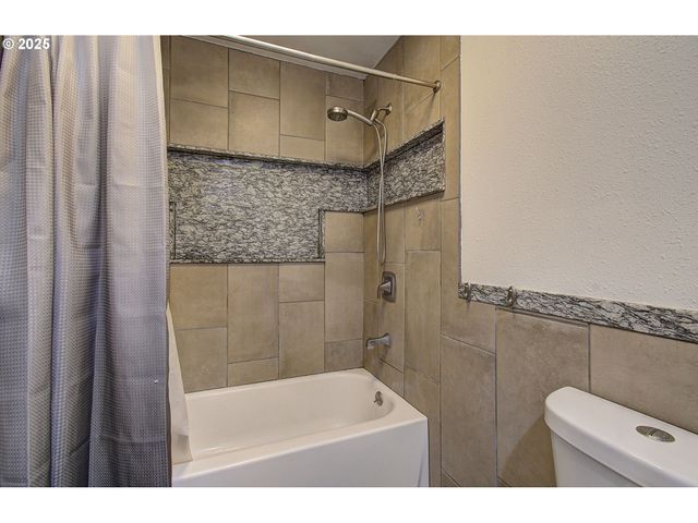 3935 Se STOTT Ave, Troutdale, OR 97060