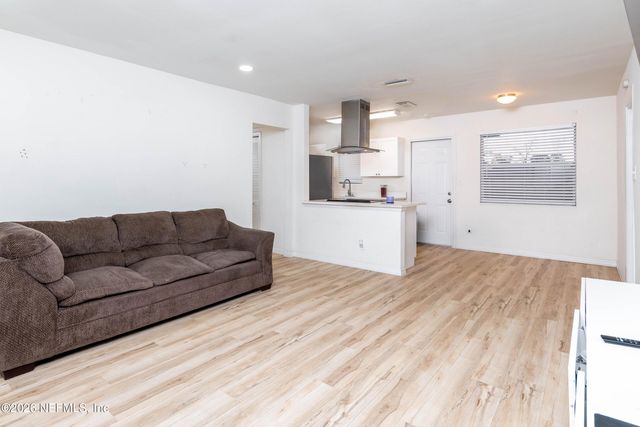 7303 SANDHURST Road S, Jacksonville, FL 32277