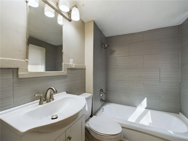 301 Lawndale Avenue, Kansas City, MO 64123