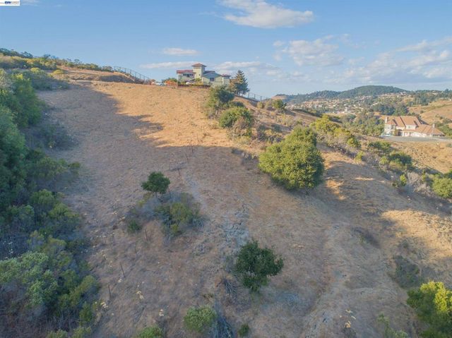Knobcone Ct, Richmond, CA 94803