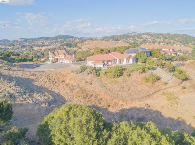 Knobcone Ct, Richmond, CA 94803