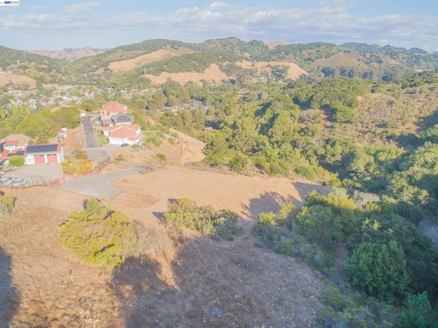 Knobcone Ct, Richmond, CA 94803