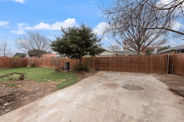 2736 E Wentwood Drive, Carrollton, TX 75007