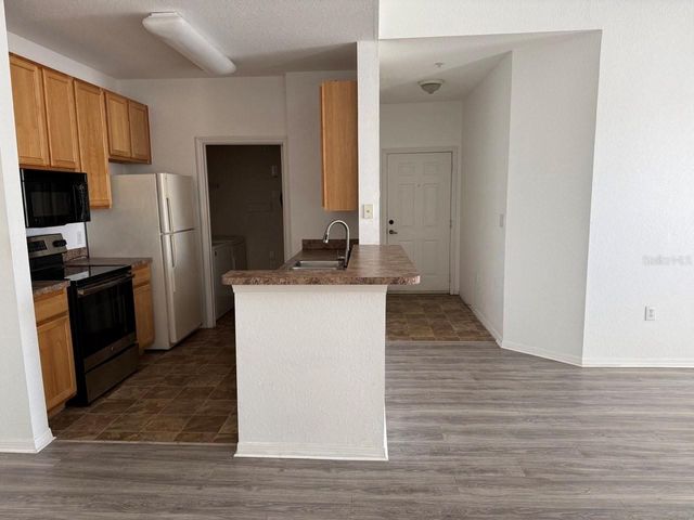 10205 COURTNEY PALMS BOULEVARD 303, Tampa, FL 33619