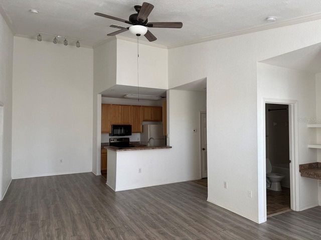 10205 COURTNEY PALMS BOULEVARD 303, Tampa, FL 33619