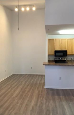 10205 COURTNEY PALMS BOULEVARD 303, Tampa, FL 33619