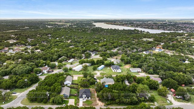 904 Ports O Call Drive, Granbury, TX 76048