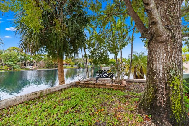 7282 Jacaranda Ln, Miami Lakes, FL 33014