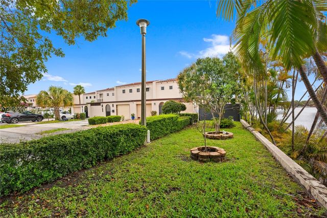 7282 Jacaranda Ln, Miami Lakes, FL 33014