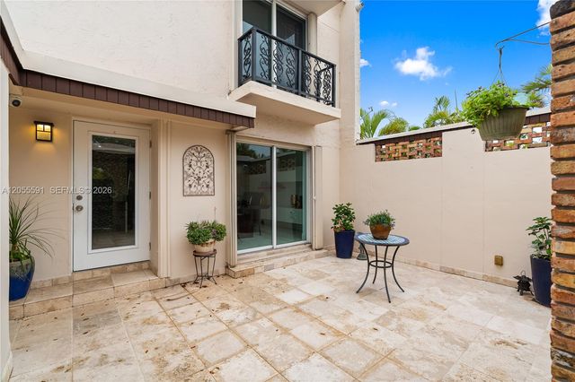 7282 Jacaranda Ln, Miami Lakes, FL 33014