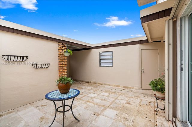 7282 Jacaranda Ln, Miami Lakes, FL 33014