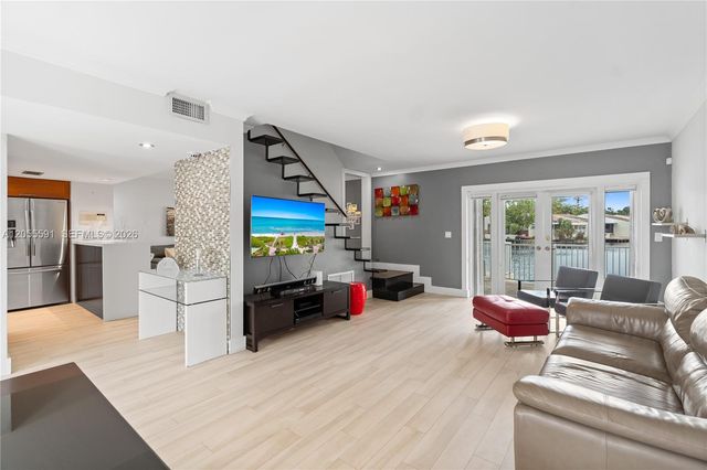 7282 Jacaranda Ln, Miami Lakes, FL 33014