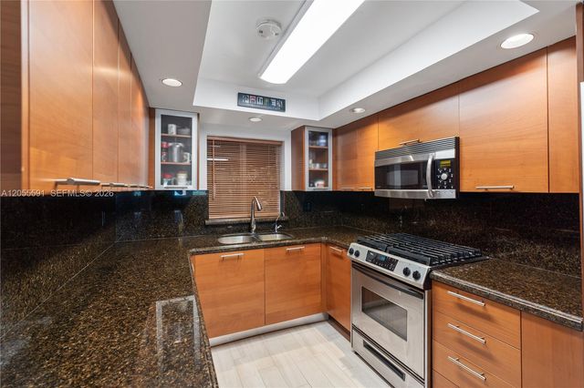 7282 Jacaranda Ln, Miami Lakes, FL 33014
