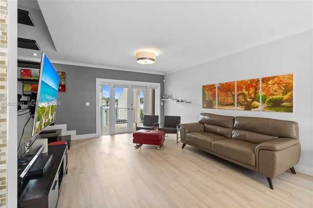 7282 Jacaranda Ln, Miami Lakes, FL 33014