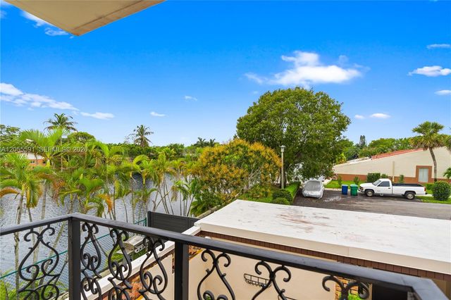 7282 Jacaranda Ln, Miami Lakes, FL 33014