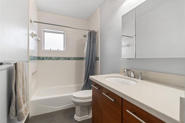 7282 Jacaranda Ln, Miami Lakes, FL 33014