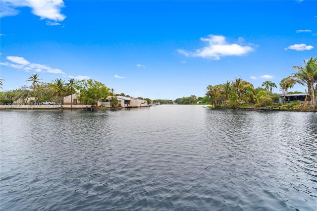 7282 Jacaranda Ln, Miami Lakes, FL 33014