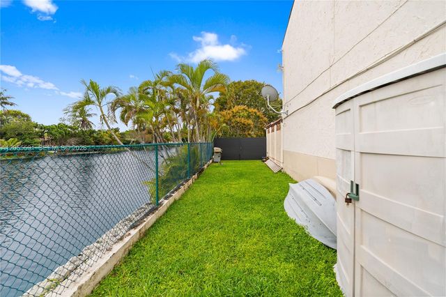 7282 Jacaranda Ln, Miami Lakes, FL 33014