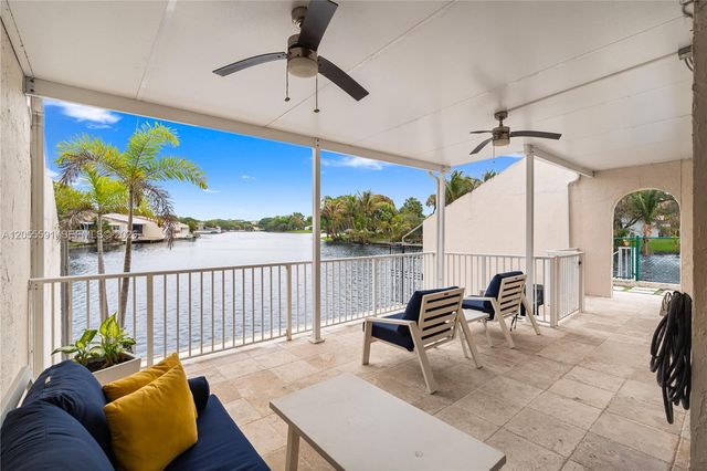 7282 Jacaranda Ln, Miami Lakes, FL 33014