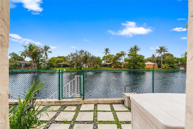 7282 Jacaranda Ln, Miami Lakes, FL 33014