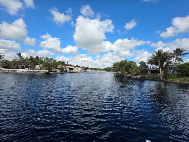7282 Jacaranda Ln, Miami Lakes, FL 33014