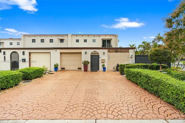 7282 Jacaranda Ln, Miami Lakes, FL 33014