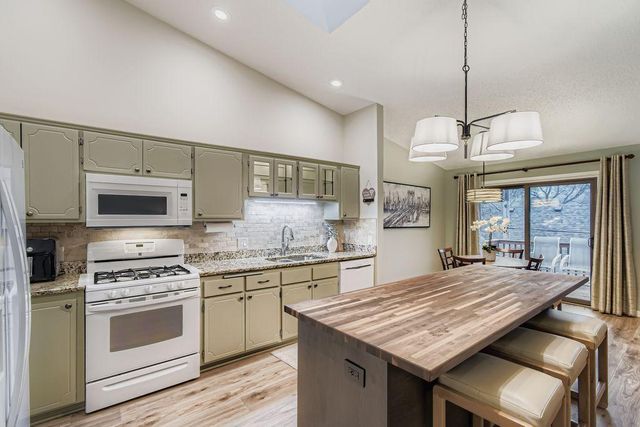 2422 County Road D W 2, Roseville, MN 55112