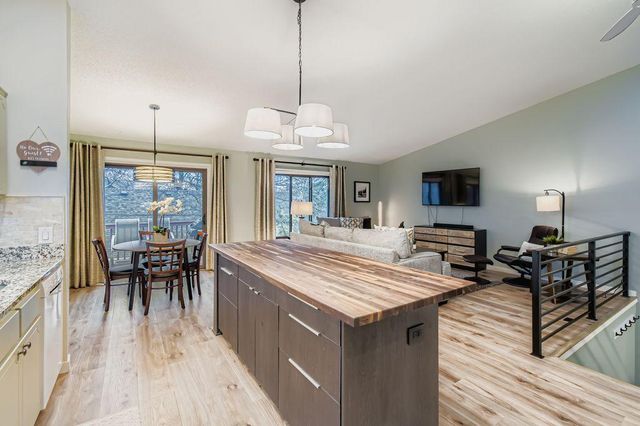 2422 County Road D W 2, Roseville, MN 55112