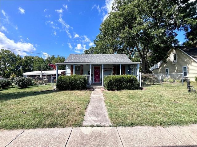 706 S Butler Drive, Harrisonville, MO 64701