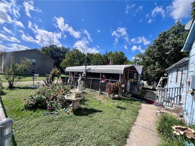 706 S Butler Drive, Harrisonville, MO 64701