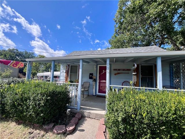 706 S Butler Drive, Harrisonville, MO 64701