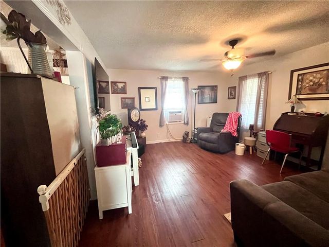 706 S Butler Drive, Harrisonville, MO 64701