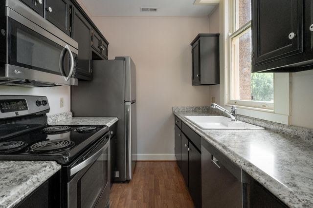 900 Vine Street 3, Chattanooga, TN 37403
