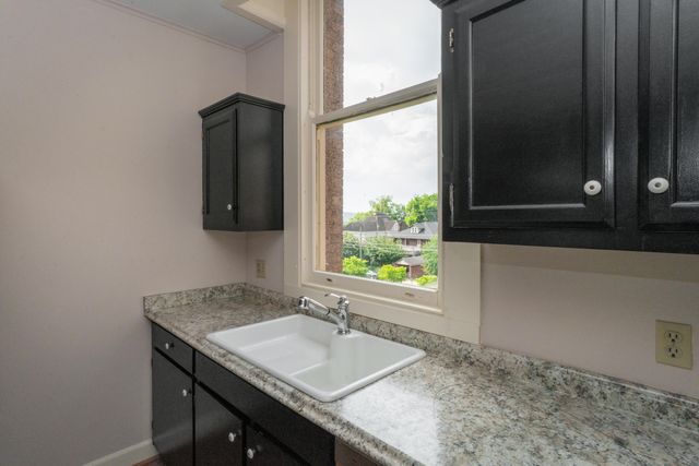 900 Vine Street 3, Chattanooga, TN 37403