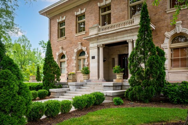 900 Vine Street 3, Chattanooga, TN 37403