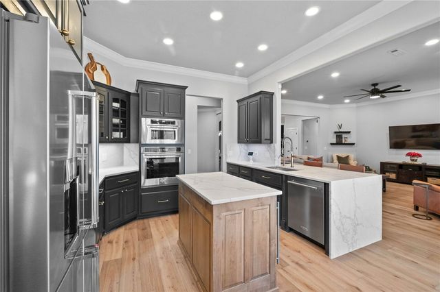 5705 S 47th Street, Rogers, AR 72758