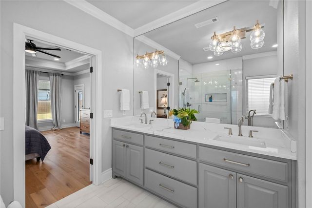 5705 S 47th Street, Rogers, AR 72758