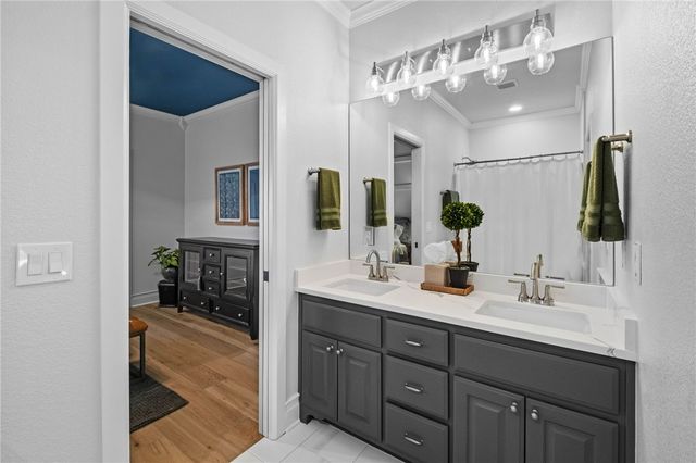 5705 S 47th Street, Rogers, AR 72758