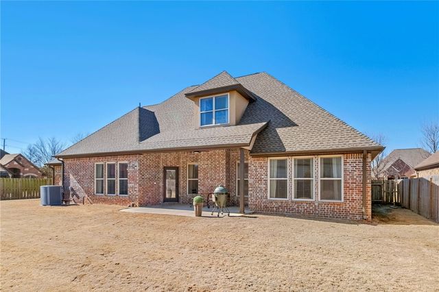 5705 S 47th Street, Rogers, AR 72758